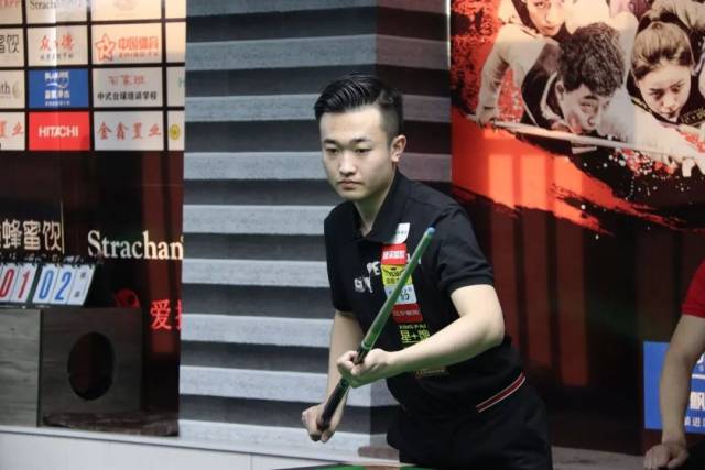 姆伯莫在防 姆伯莫在防