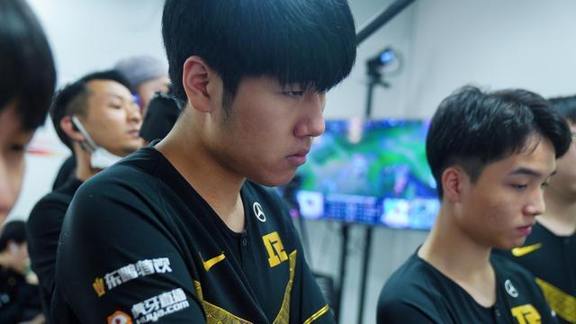 马刺则通过 马刺则通过